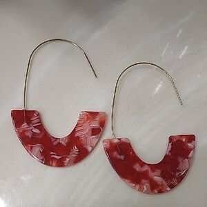 Red and White Tortoise Shell Acrylic and Gold Wire Hoop Earrings